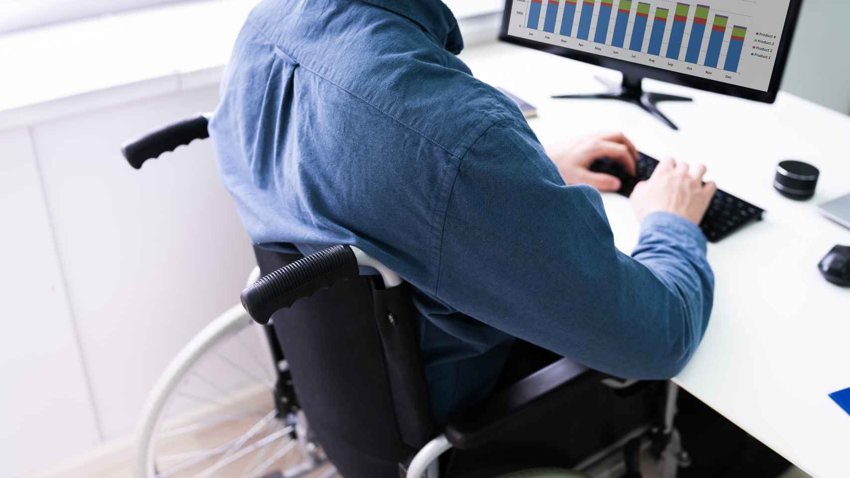 Imagen de un trabajador con discapacidad / GETTY IMAGES