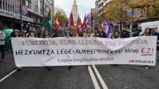 Cabecera de manifestación durante la huelga en la educación pública vasca no universitaria / EUROPA PRESS