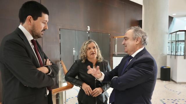 El responsable de Economía de Confebask, Pablo Martín; la presidenta, Isabel Busto y el director general, Eduardo Arechaga / H.BILBAO
