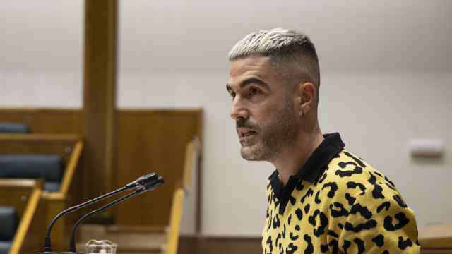 El parlamentario de EH-BIldu, Ikoitz Arrese, en una intervención en el Parlamento vasco / Legebilztarra
