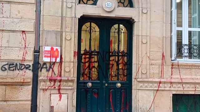 El PSE de Gipuzkoa sufre un tercer ataque a su sede en quince días y habla de una campaña de acoso