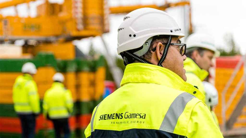 Un trabajador de Siemens Gamesa.
