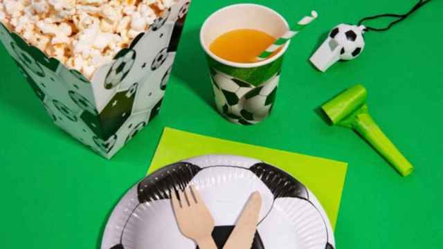 Palomitas y complementos con temática de fútbol