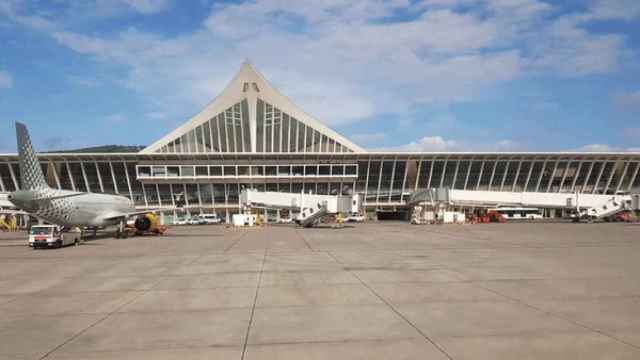 El aeropuerto de Bilbao, 'La Paloma', por fuera.