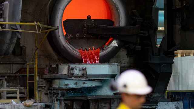 Un operario en una industria