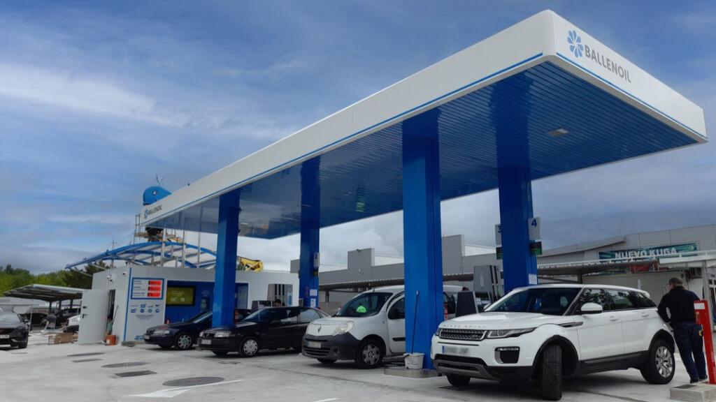 La gasolinera Ballenoil, ubicada en la Calle Alto de Armentia de Vitoria.