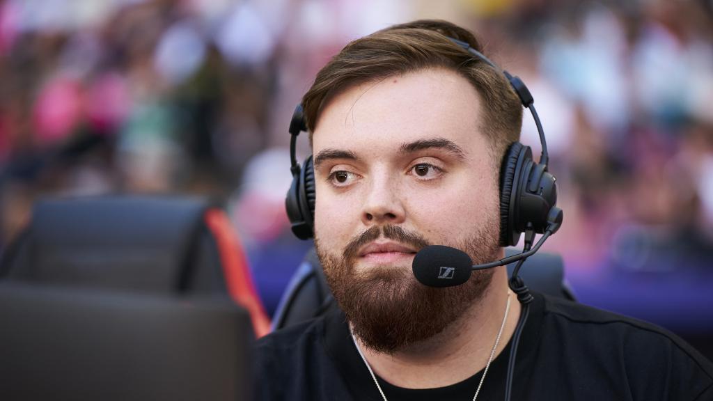 Ibai Llanos observa la final de la Kings League y Queens League.