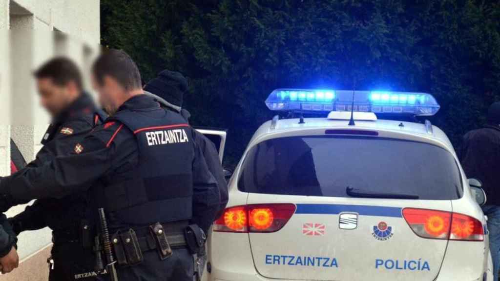 Imagen de archivo de varios ertzainas