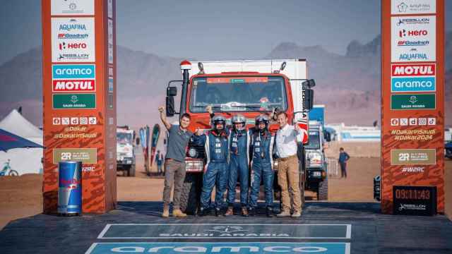 Ignacio 'Livingstone' Corcuera (c) y sus compañeros en el Dakar 2024 / Cedida