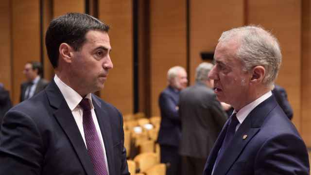 Imanol Pradales e Iñigo Urkullu en un acto organizado por 'Deia'.