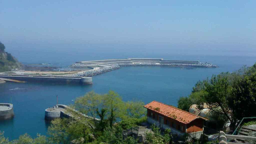 Vista del puerto de Mutriku, donde está la central undimotriz.