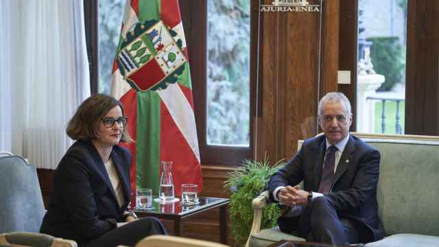 Diputada General de Bizkaia, Elixabete Etxanobe, durante la reunión que ha mantenido este lunes con el Lehendakari Iñigo Urkullu en el Palacio de Ajuria Enea.