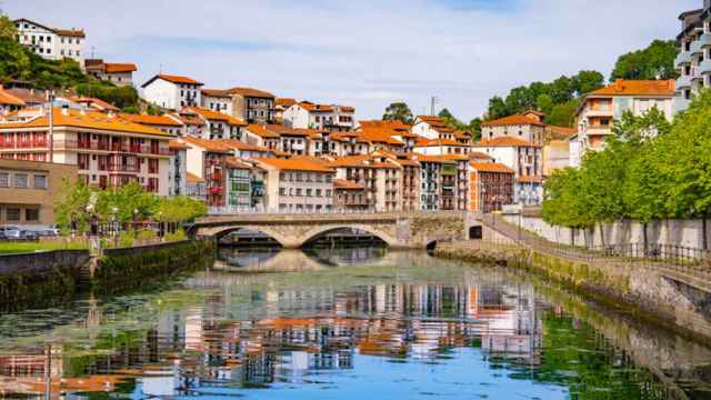 El río Artibai y puente de Latxambre, en Vizcaya.