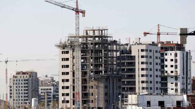 Stop Desahucios exige a los ayuntamientos que cobren ya el canon a los dueños de viviendas vacías/EFE