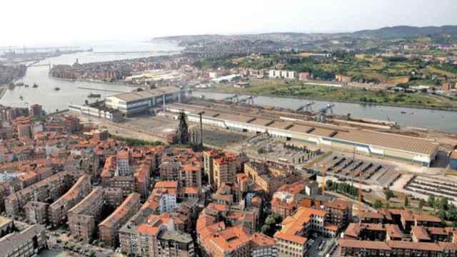 Vista aérea de ArcelorMittal Sestao, la Acería Compacta de Bizkaia (ACB) / X