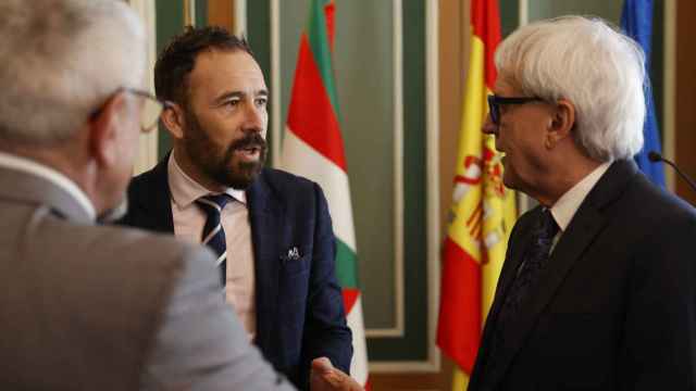 El Gobierno central y el PNV ultiman el traspaso de competencias pese al bache de la Ley de Amnistía / Luís Tejido - EFE