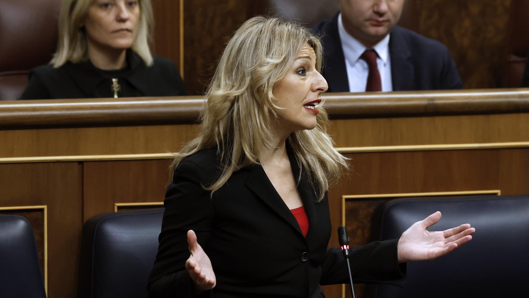 La ministra de Trabajo, Yolanda Díaz, durante una sesión de control al Gobierno  / JJ Guillén - EFE