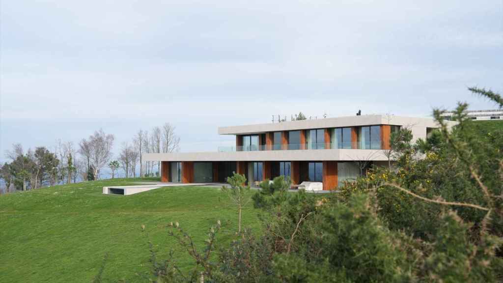 Fachada del chalet del exfutbolista de la Real Sociedad, Xabi Alonso, a 29 de enero de 2024, en Donostia.