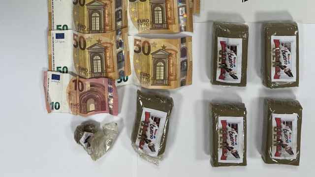 Detenido un joven en Lezo por camuflar hachís en paquetes de chocolatinas