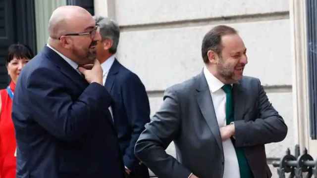 El exministro de Transportes José Luis Ábalos con su consejero Koldo García EFE