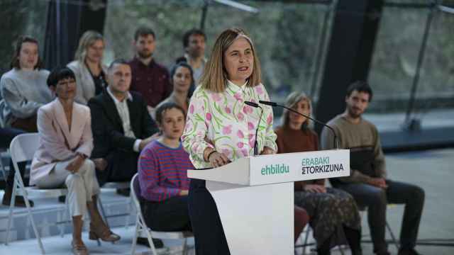 La cabeza de lista de EH Bildu por Gipuzkoa, Nerea Kortajarena, en un acto de campaña de la formación abertzale para el 21-A / EH Bildu