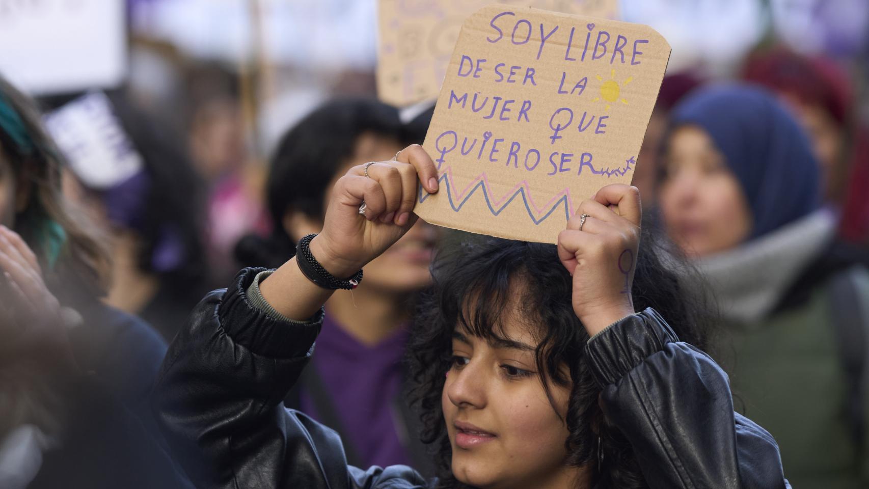 Manifestación convocada este viernes 8 de marzo por los colectivos feministas de Vitoria con motivo del Día de la Mujer