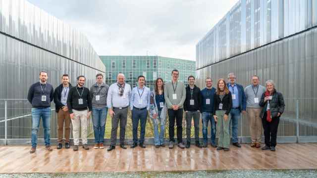 Equipo del CIC Energigune que desarrolla un proyecto para transformar residuos plásticos en hidrógeno limpio.