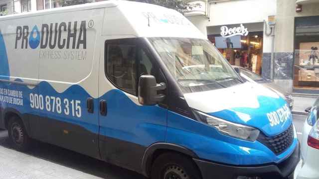 Furgoneta de la empresa Producha Express System