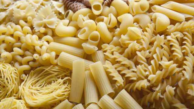 Una mezcla de diferentes tipos de pasta.