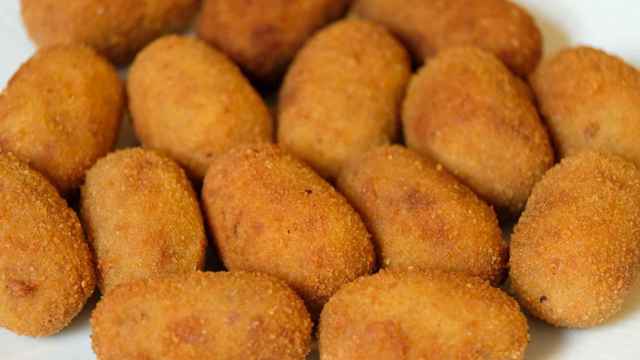 Plato de croqueetas