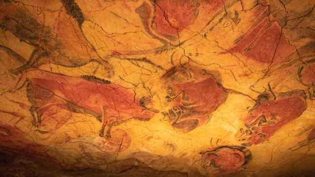 Pinturas en una cueva de Cantabria.