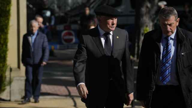 El ex lehendakari Juan José Ibarretxe acude al palacio de Ajuria Enea en Vitoria.