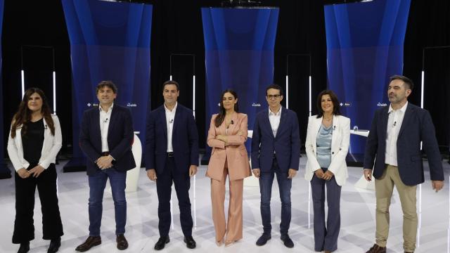 Gorrotxategi, Andueza, Pradales, Otxandiano, Laura Garrido (PP) y Andeka Larrea (Sumar), durante el segundo debate televisado en Bilbao.