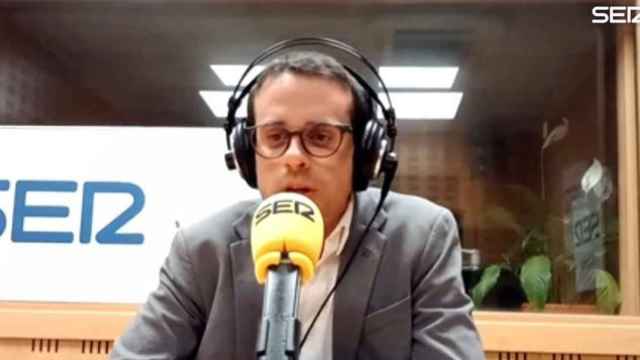 Pello Otxandiano en un estudio de la Cadena Ser.