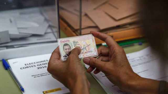 Imagen de archivo mesa electoral / EFE