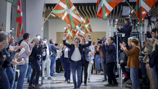 Elecciones País Vasco 2024, en directo | Gritos de independencia interrumpen el discurso de Otegi en la sede de Bildu