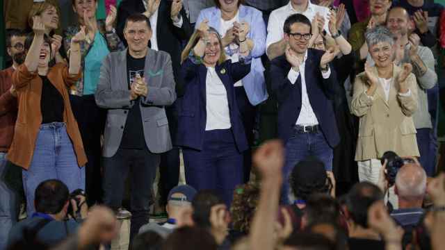 Varios miembros de Bildu en la noche electoral / MIGUEL TOÑA - EFE