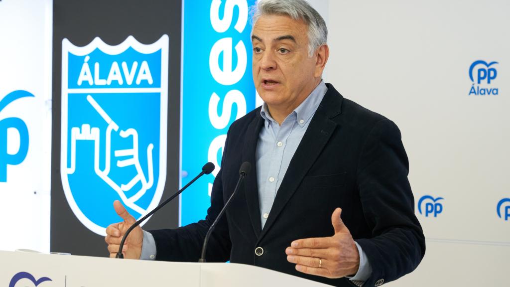 Javier de Andrés en la sede del PP vasco de Vitoria.