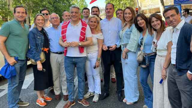 El presidente del PP vasco, Javier de Andrés y otros miembros del partido durante la manifestación contra la amnistía en Madrid / PP vasco