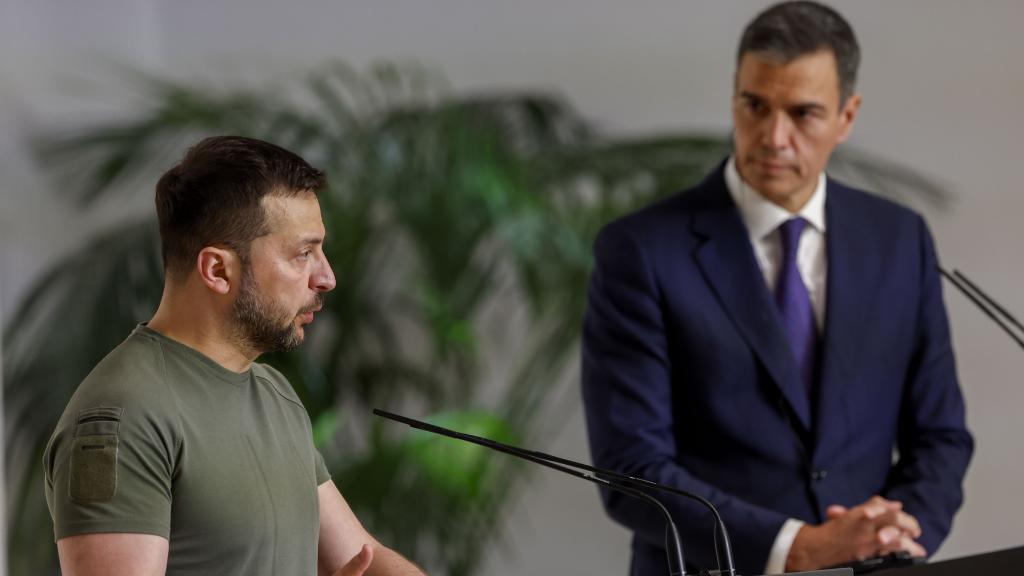 El presidente del gobierno español, Pedro Sánchez, y el presidente de Ucrania, Volodímir Zelenski / CHEMA MOYA - EFE