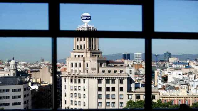 Antigua sede del BBVA en la Plaza de Cataluña de Barcelona / QUIQUE GARCÍA - EFE
