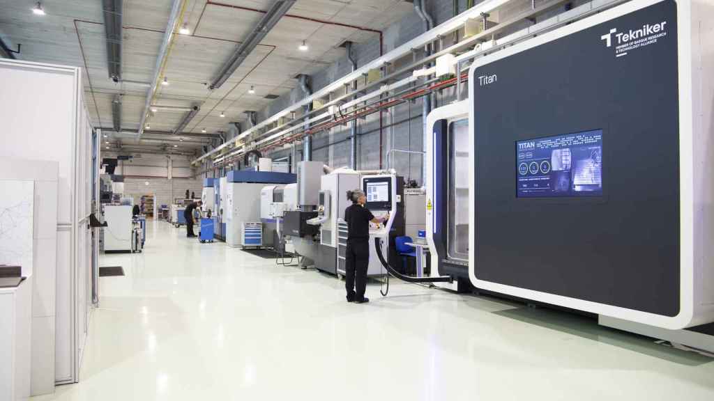 Impresora gigante presentada por Tekniker en su stand de la Bienal de Máquina-Herramienta.