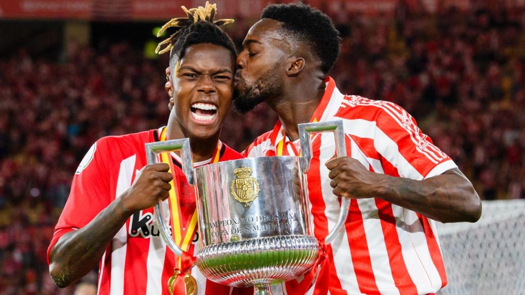 Los hermanos Williams con la Copa del Rey / Twitter Nico Williams