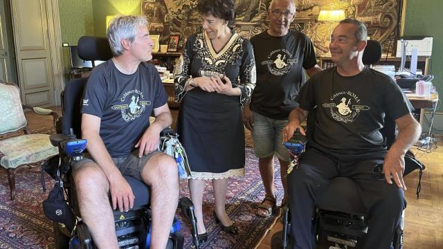 Rubén Zulueta (i), José Fernández (2d) y Antonio González (d) junto a la embajadora de España ante la Santa Sede, Isabel Celaá (2i)