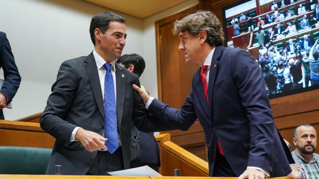 El lehendakari, Imanol Pradales, con el líder del PSE-EE, Eneko Andueza / EUROPA PRESS