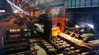 Interior de la antigua fábrica de ArcelorMittal en Zumárraga, meses antes de su cierre.