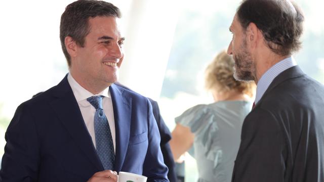 El consejero Mikel Jauregi en un encuentro con empresarios.