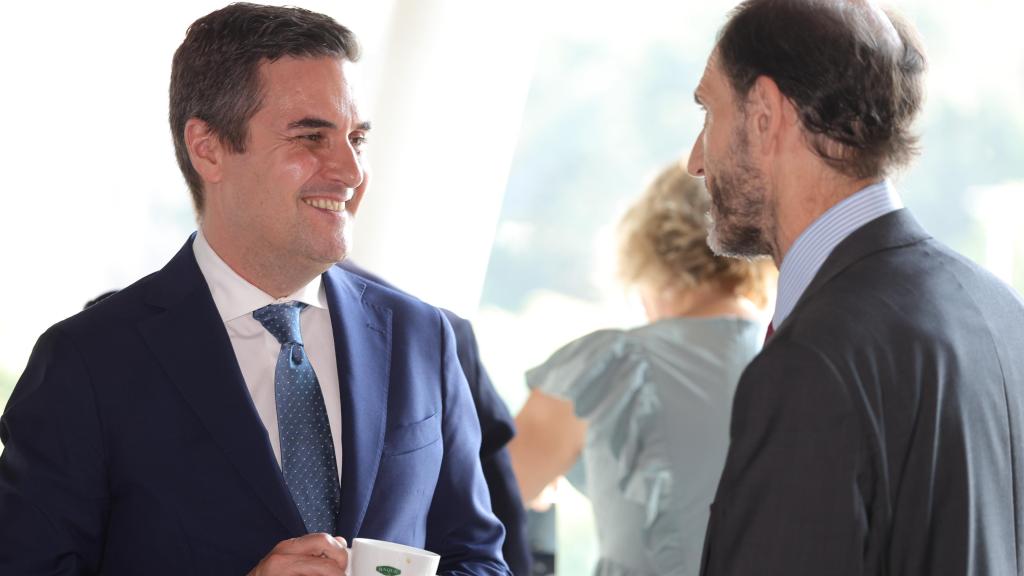 El consejero Mikel Jauregi en un encuentro con empresarios.