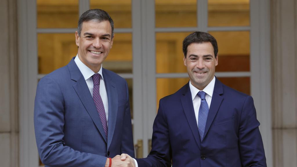 Imagen de Archivo - El jefe del Ejecutivo, Pedro Sánchez, recibe este viernes en la Moncloa al lehendakari, Imanol Pradales