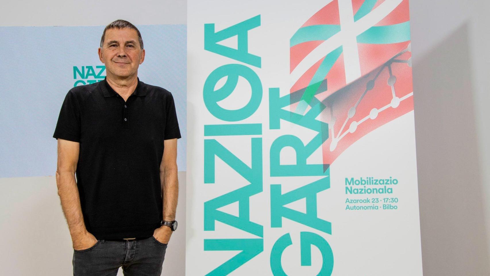 Arnaldo Otegi en una rueda de prensa en San Sebastián / X